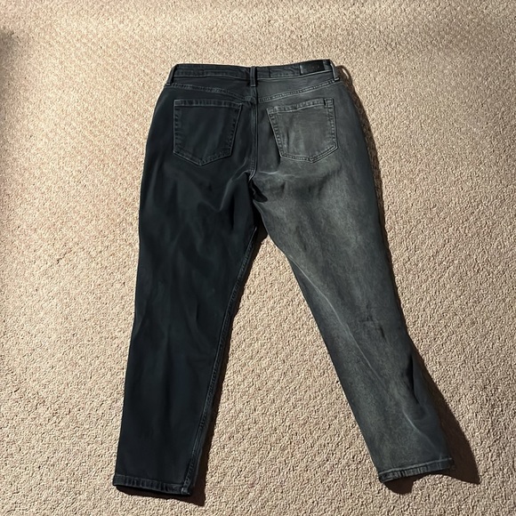Curvy High rise Mom jean. Size 9R W-29 L-27. - Picture 3 of 5